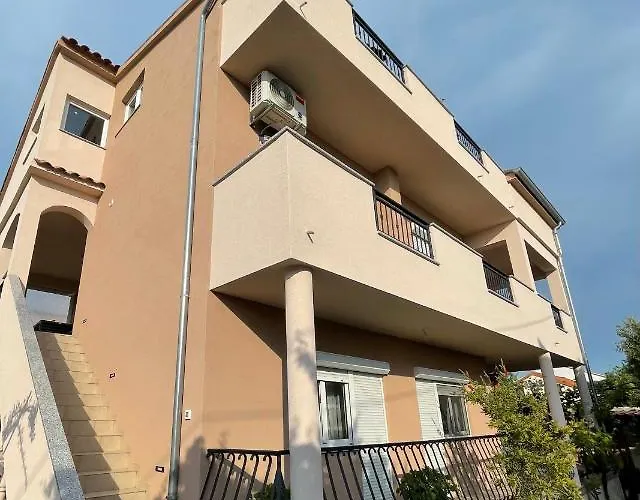 アパート Rasic ビビニェ