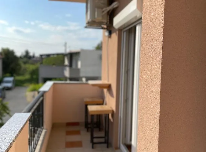 Rasic アパート ビビニェ